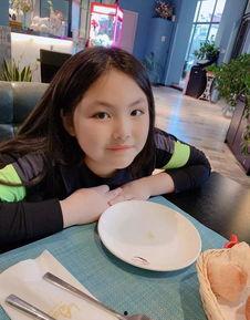 网红吃瓜一姐,揭秘娱乐圈幕后真相，带你领略吃瓜界的风云变幻  第3张